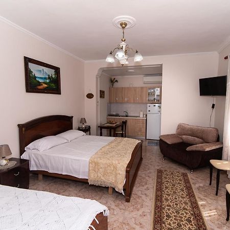 Erla'S Apartment Тирана Екстериор снимка